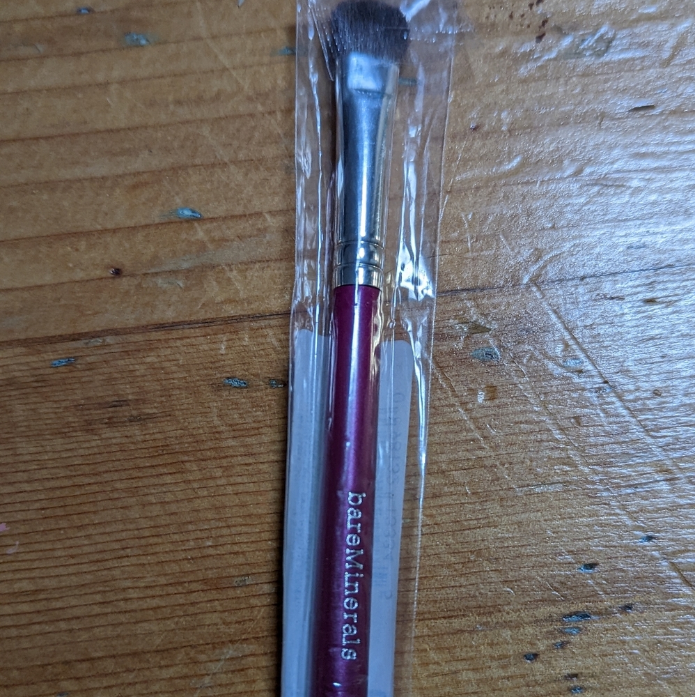 Bare minerals eyeshadow brush, new in packaging